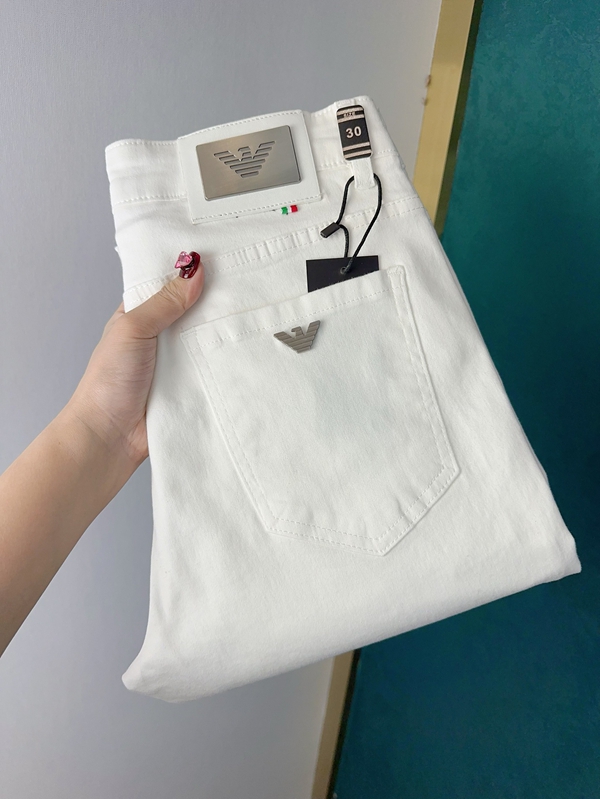 ブランドジーンズ正面デザイン